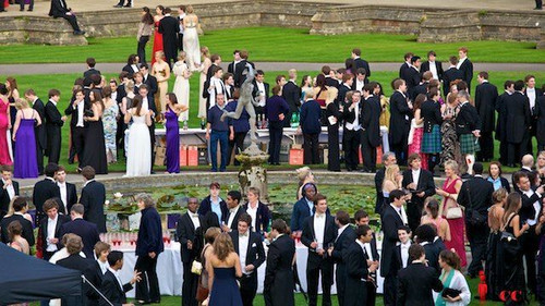 ballroom dance舞会有着悠久的历史和文化底蕴,在16,17世纪的欧洲开始